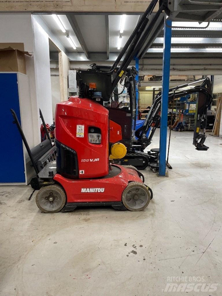 Manitou 100 VJR Vertikalūs stiebiniai keltuvai