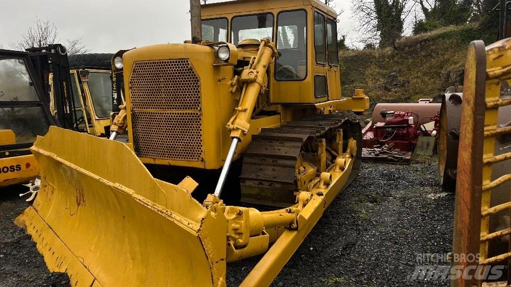 CAT D7 with ripper Vikšriniai buldozeriai