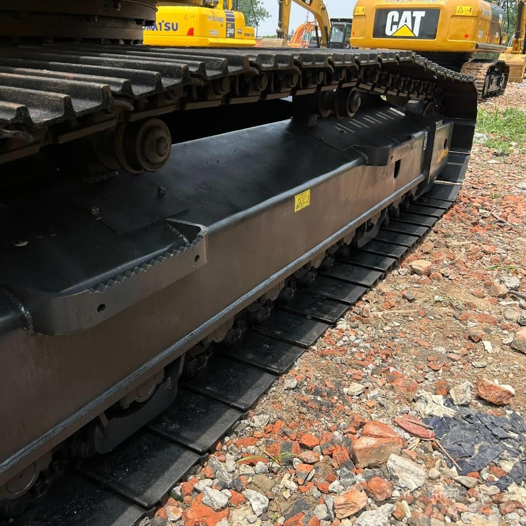 Komatsu 240-8 Vikšriniai ekskavatoriai