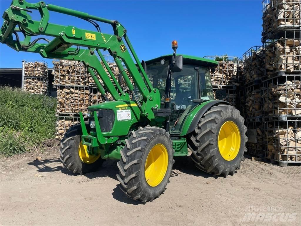 John Deere 5055E Traktoriai