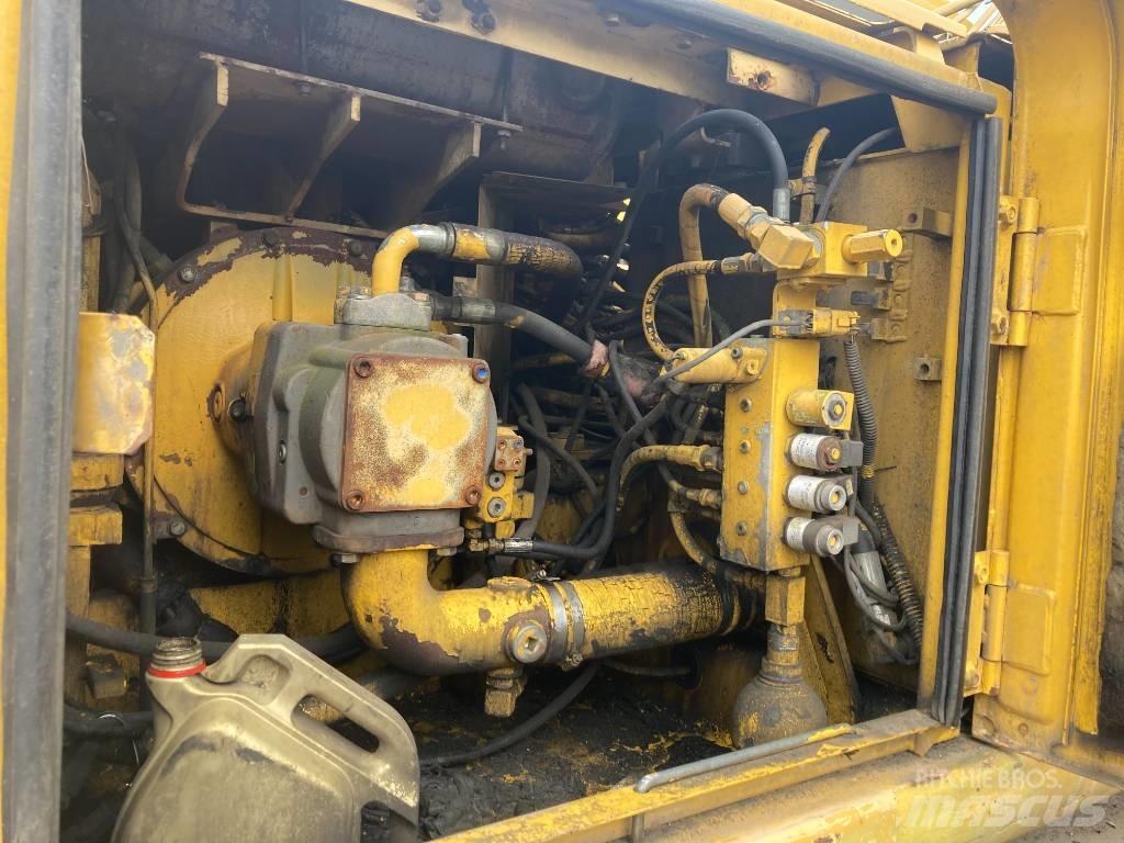 Komatsu PW 170 Ratiniai ekskavatoriai