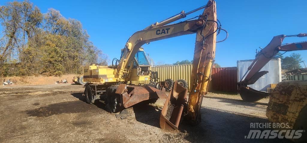 CAT 212 Ratiniai ekskavatoriai