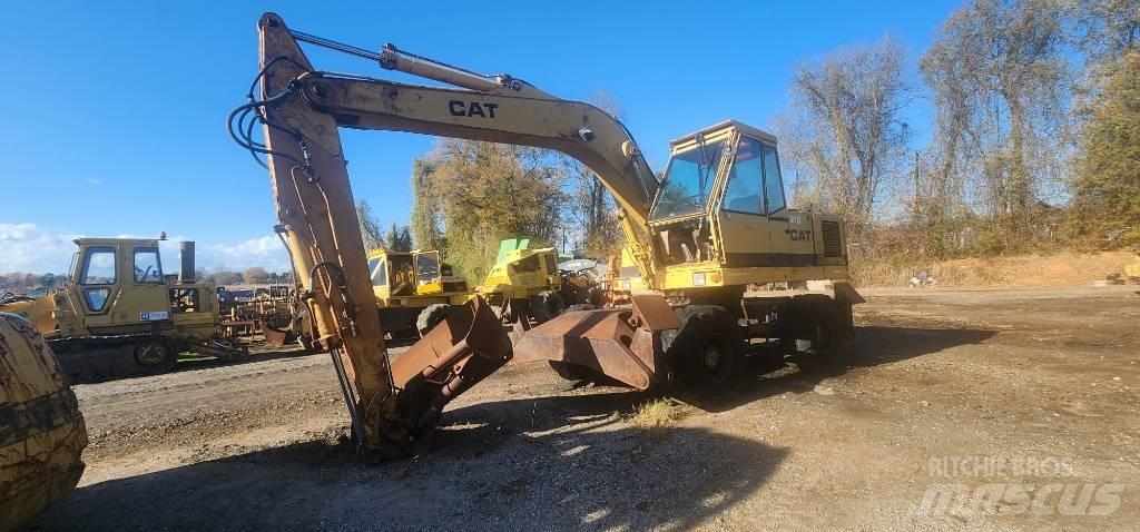CAT 212 Ratiniai ekskavatoriai
