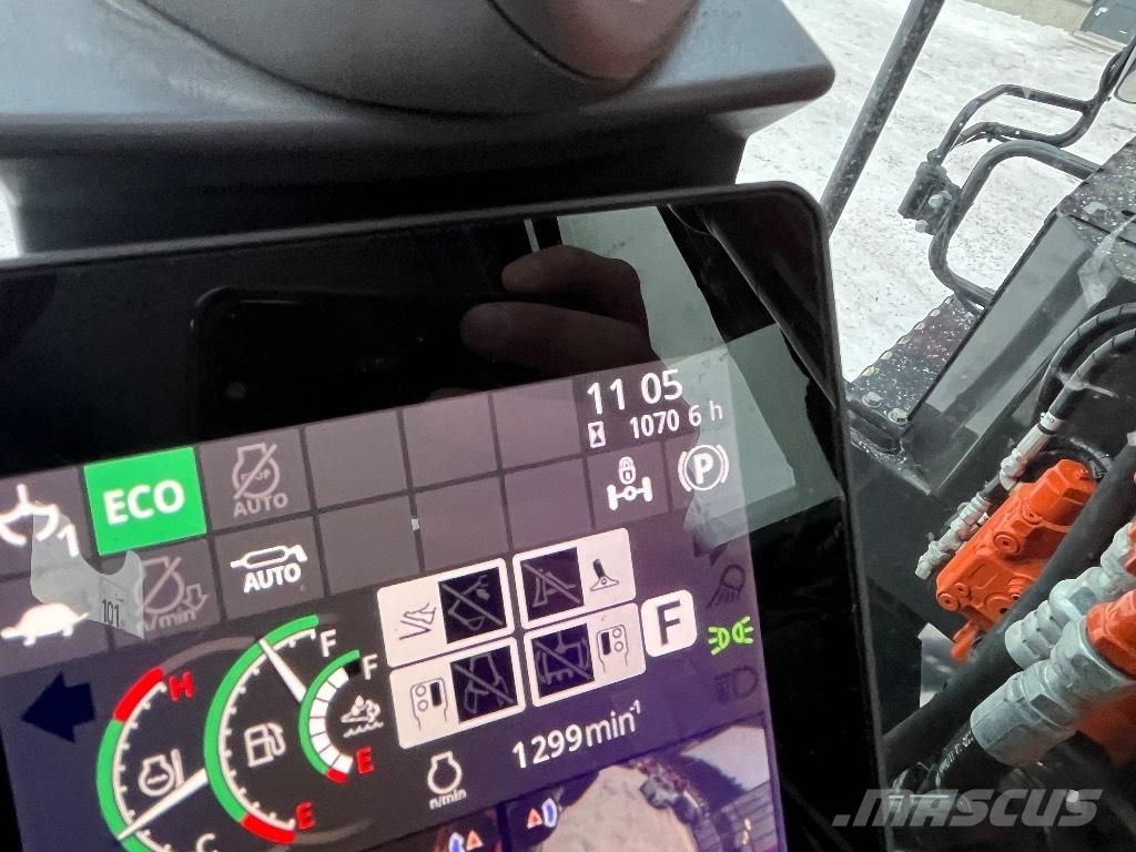 Hitachi ZX 135 W-7 Ratiniai ekskavatoriai