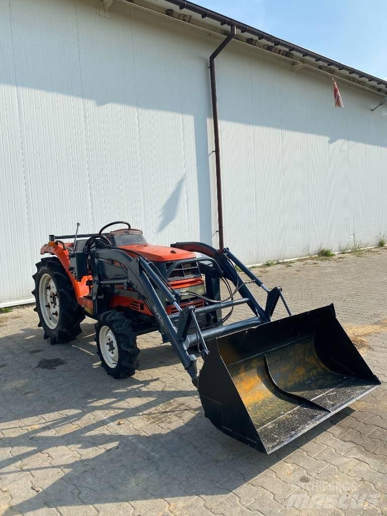 Kubota GT5+tur Naudoti kompaktiški traktoriai
