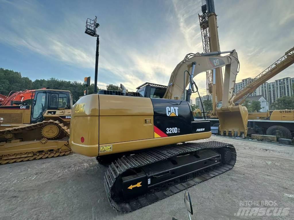 CAT 320D2 Vikšriniai ekskavatoriai
