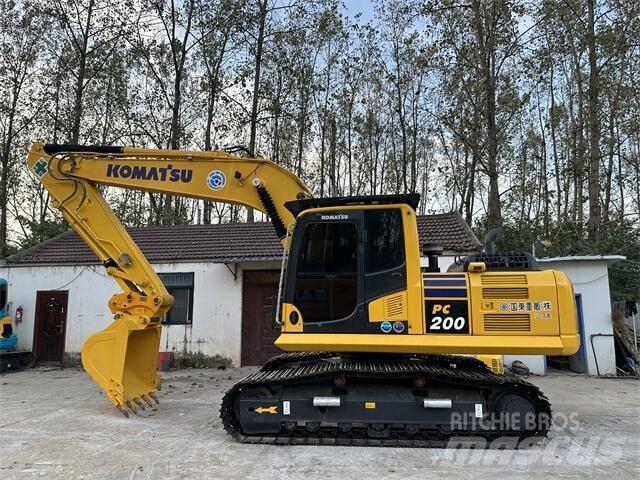 Komatsu PC200-8 Vikšriniai ekskavatoriai