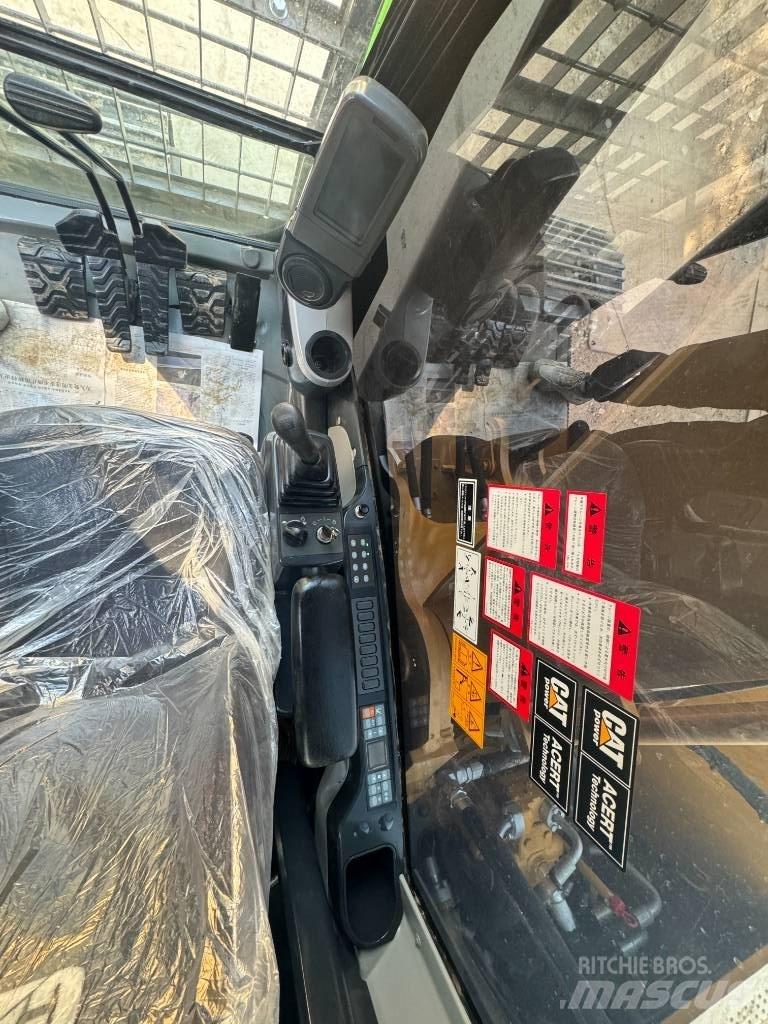 CAT 330 D L Vikšriniai ekskavatoriai