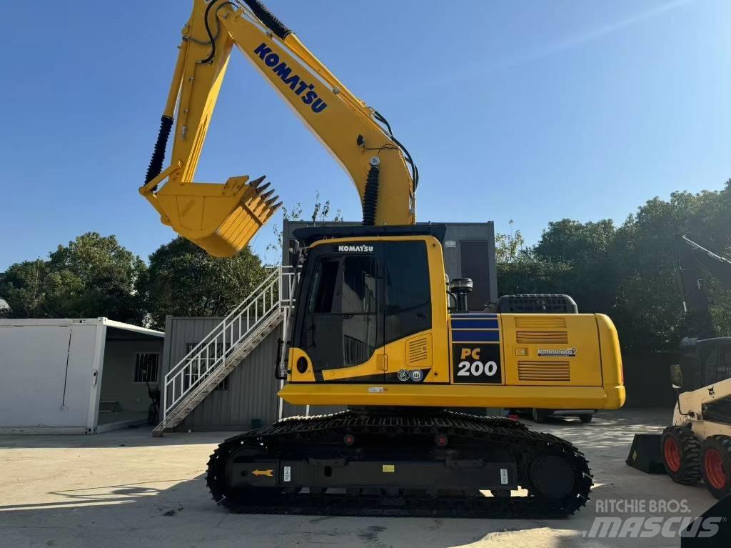 Komatsu PC 200-8 Vikšriniai ekskavatoriai