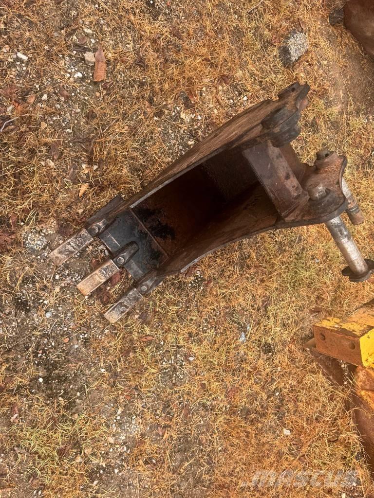 CAT 304 E CR Vikšriniai ekskavatoriai