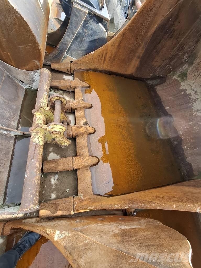 Komatsu PC 700 LC-11 Vikšriniai ekskavatoriai