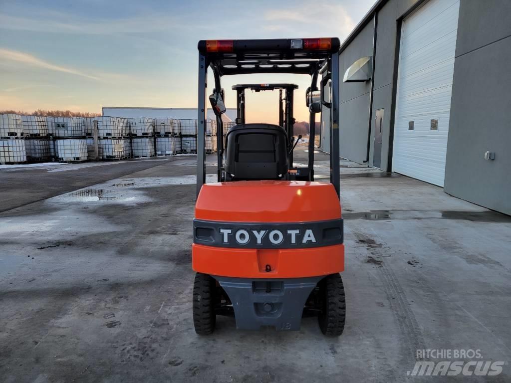 Toyota 8FB25 Elektriniai šakiniai krautuvai