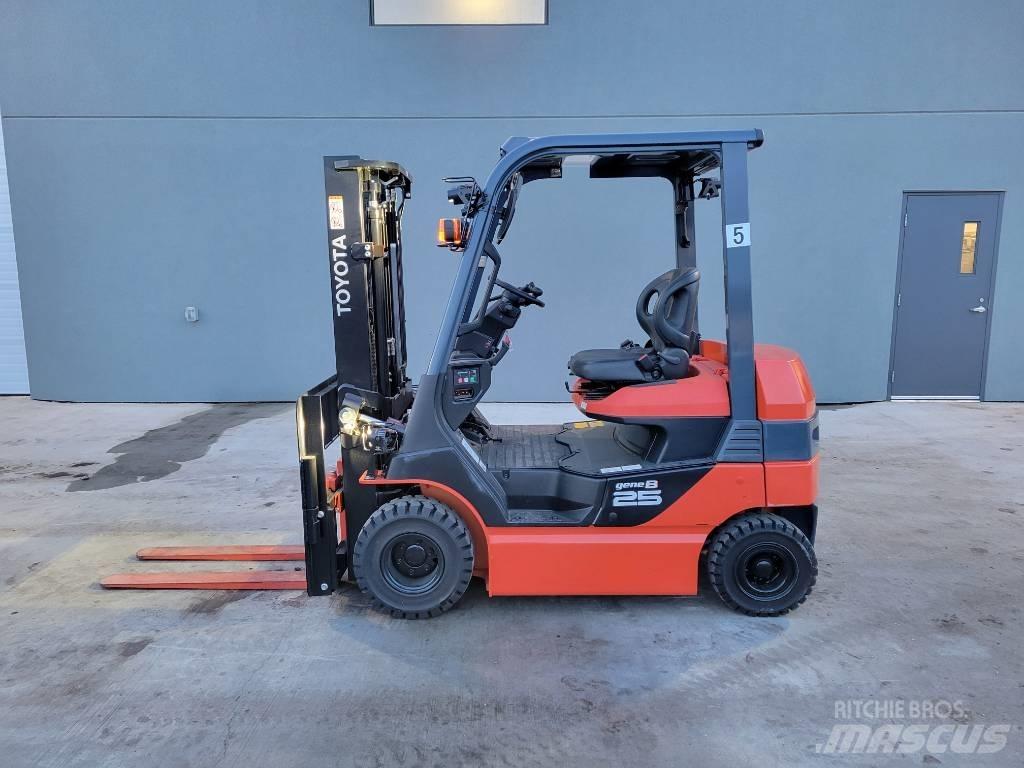 Toyota 8FB25 Elektriniai šakiniai krautuvai