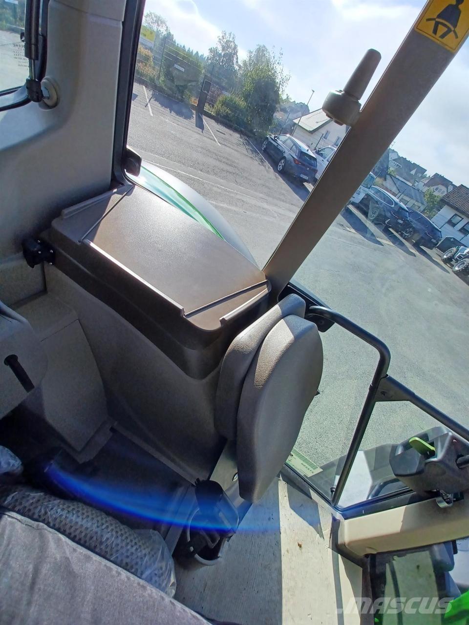 John Deere 6110M Traktoriai