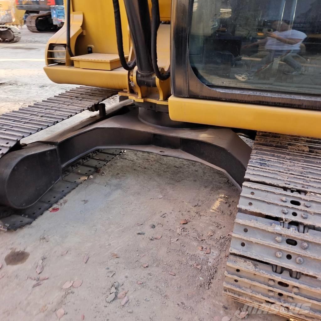 CAT 307 D Vidutinės galios ekskavatoriai 7-12 t
