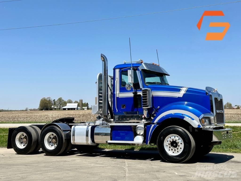 Mack Titan TD 713 Kita