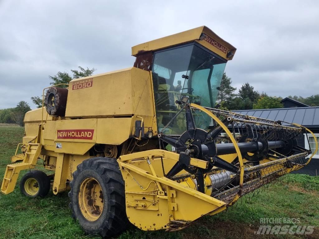 New Holland 8050 Derliaus nuėmimo kombainai