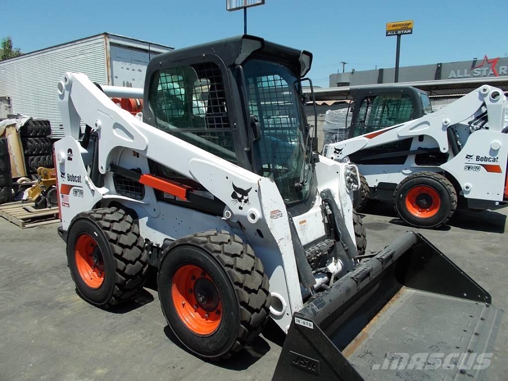 Bobcat S770 Krautuvai su šoniniu pasukimu