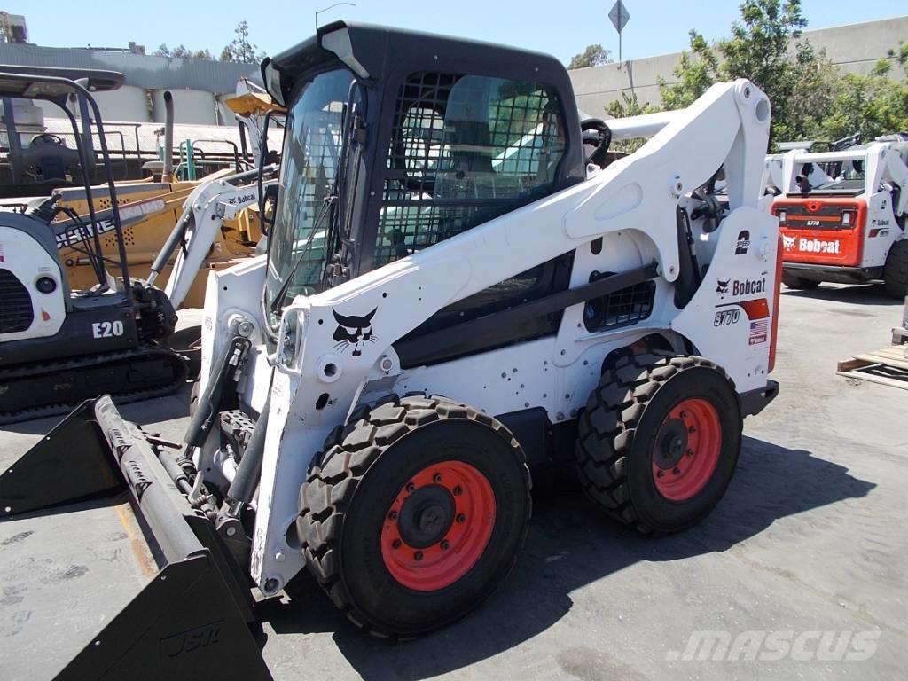 Bobcat S770 Krautuvai su šoniniu pasukimu