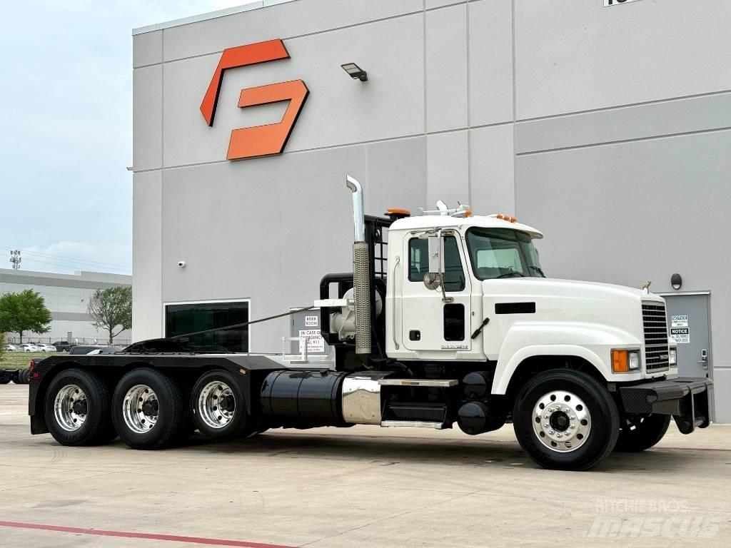 Mack CHU 613 Pagalbos kelyje automobiliai