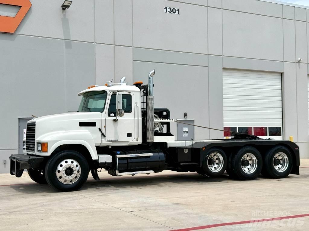 Mack CHU 613 Pagalbos kelyje automobiliai