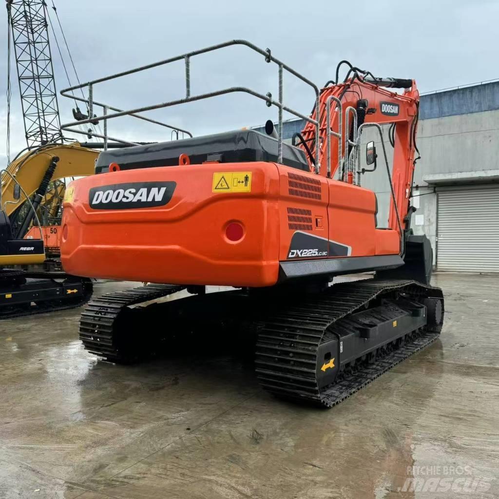 Doosan DX 225 LCA Vikšriniai ekskavatoriai