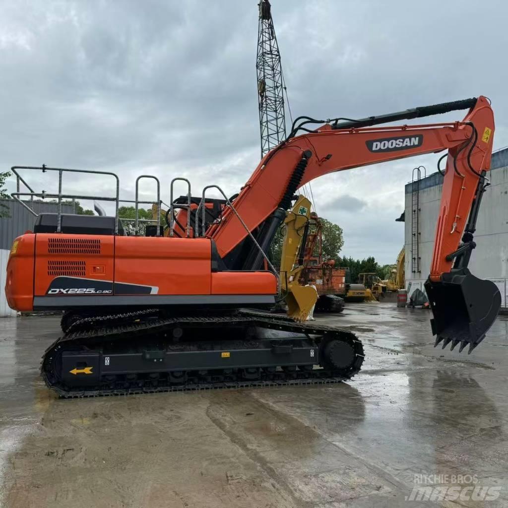 Doosan DX 225 LCA Vikšriniai ekskavatoriai