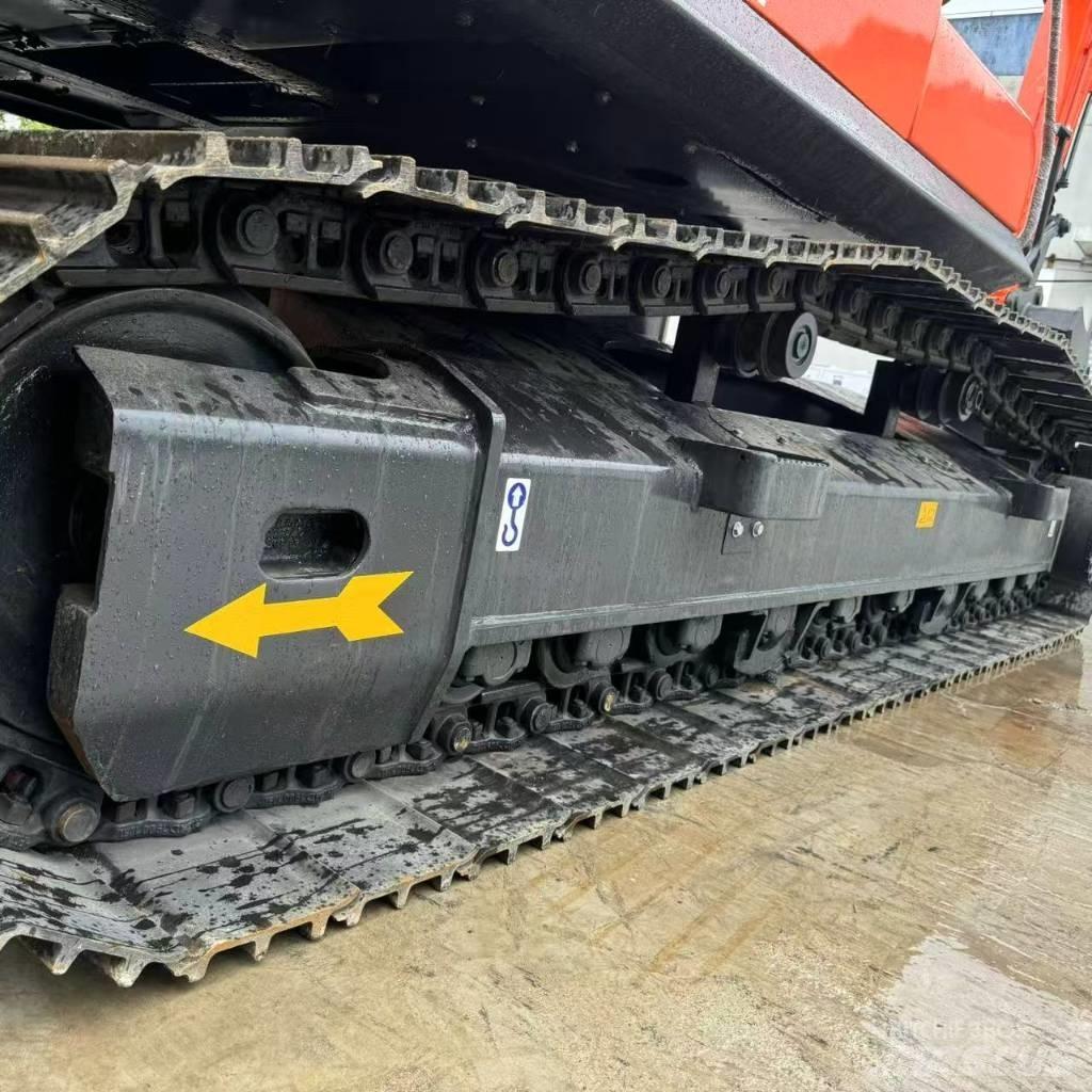 Doosan DX 225 LCA Vikšriniai ekskavatoriai
