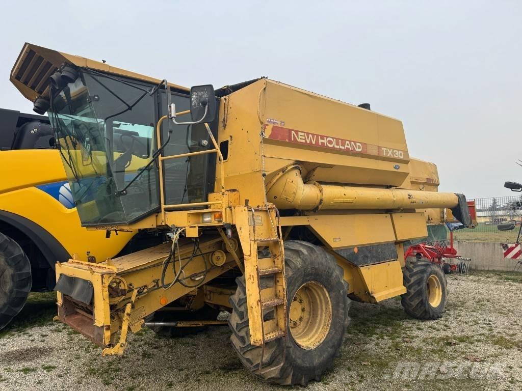 New Holland TX 30 Derliaus nuėmimo kombainai