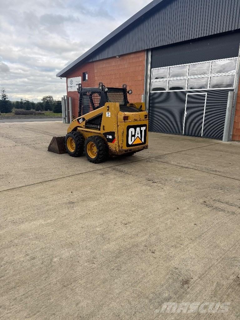 CAT 216 B 3 Krautuvai su šoniniu pasukimu