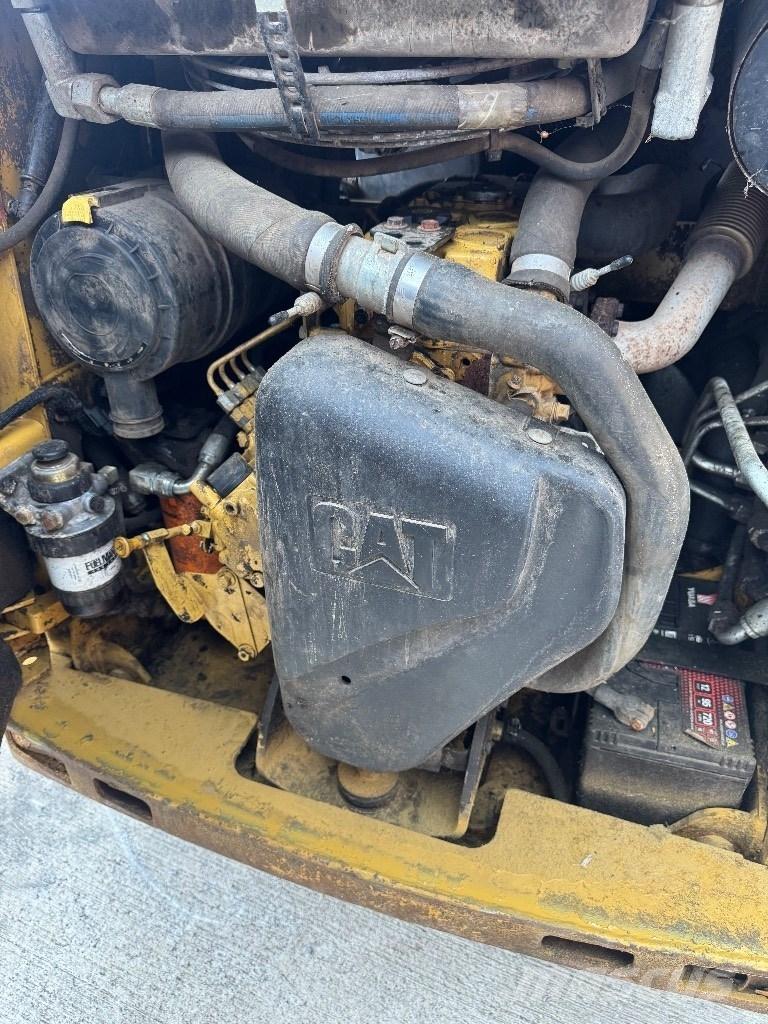 CAT 216 B 3 Krautuvai su šoniniu pasukimu