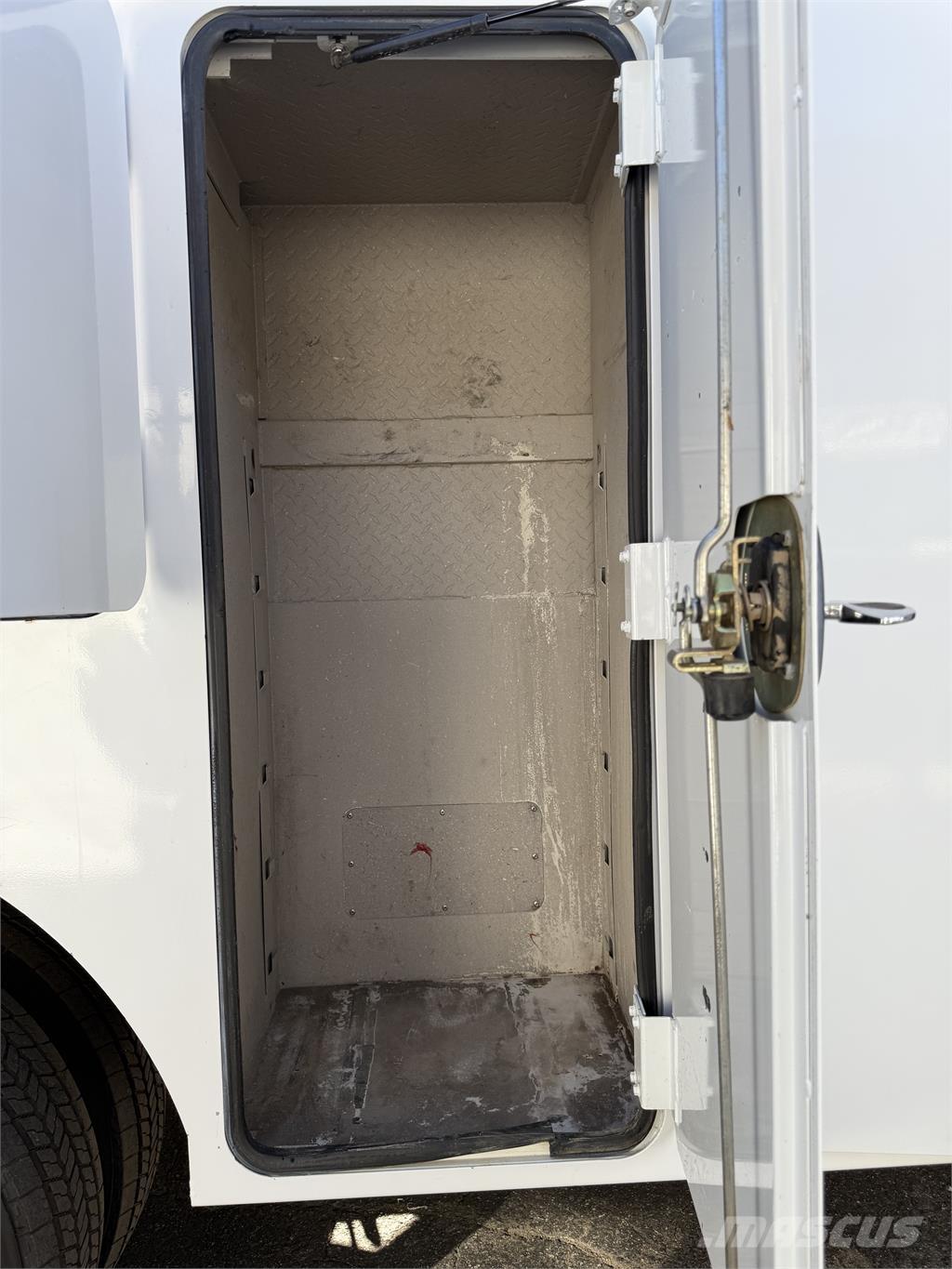 Ford F550 Visuotinės / bendrosios paskirties automobiliai