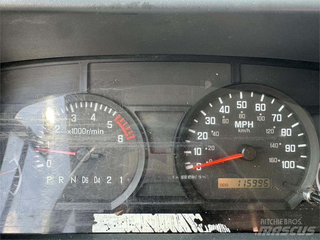 Isuzu NPR HD Savivarčių priekabų vilkikai