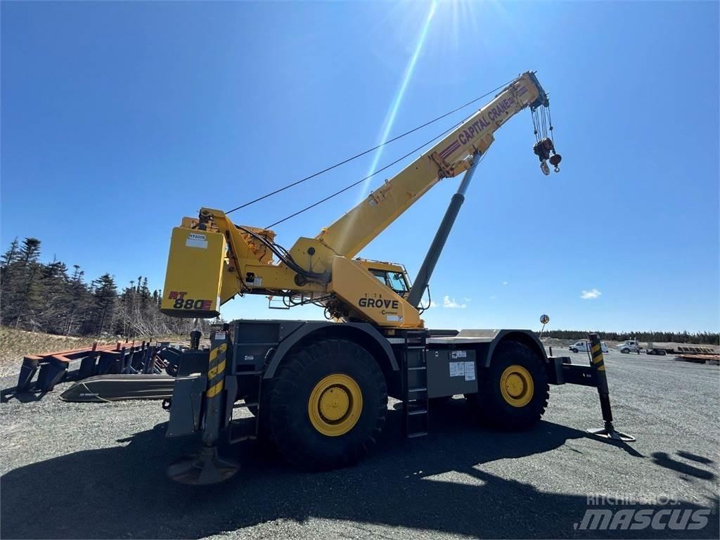 Grove RT880E Neapdoroto reljefo kranai