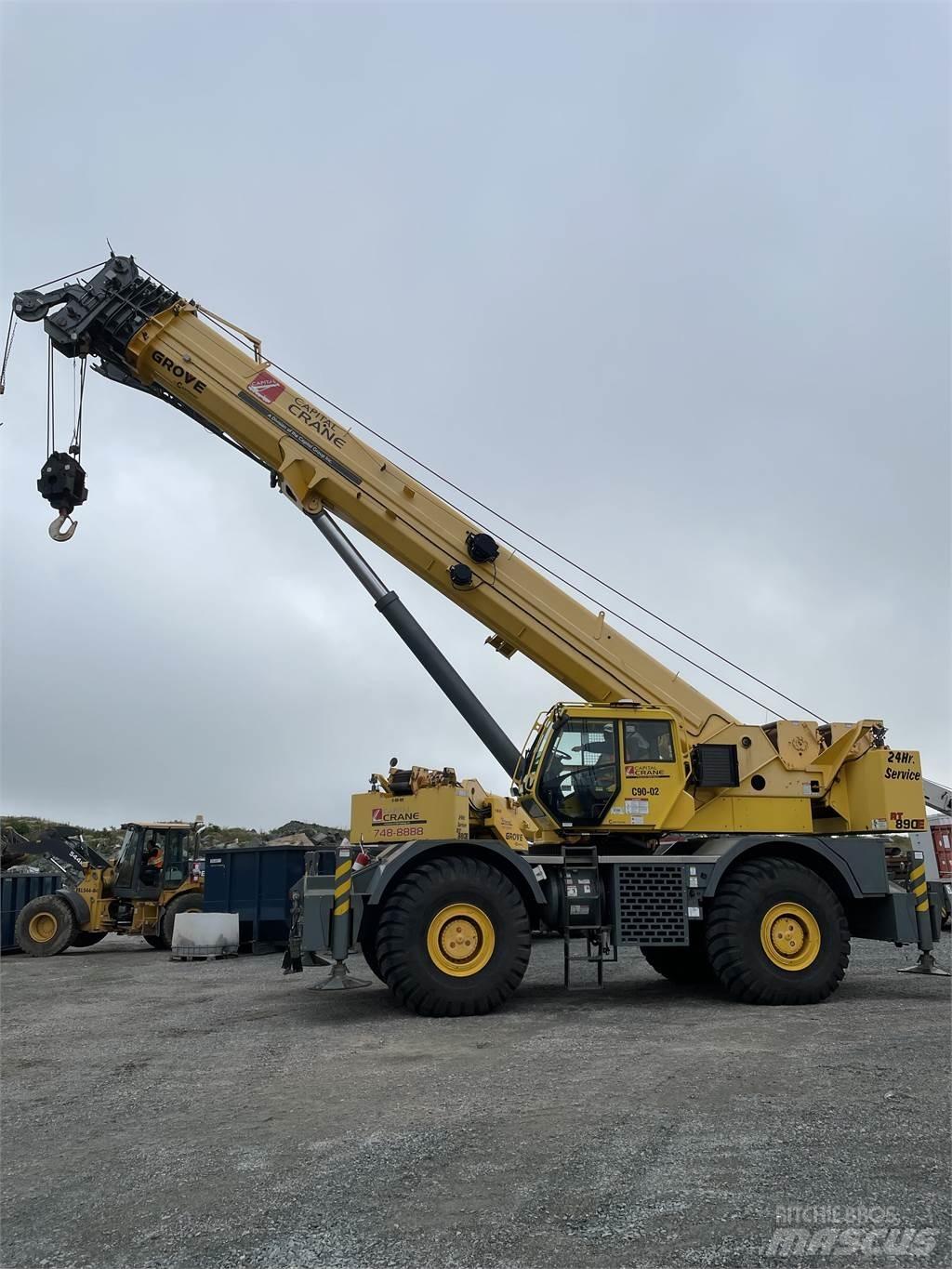 Grove RT890E Neapdoroto reljefo kranai