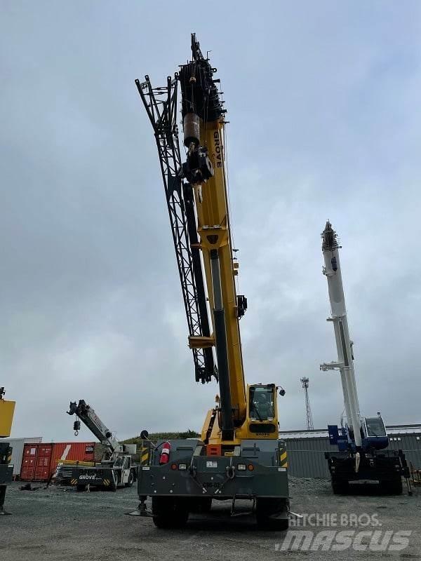 Grove RT890E Neapdoroto reljefo kranai