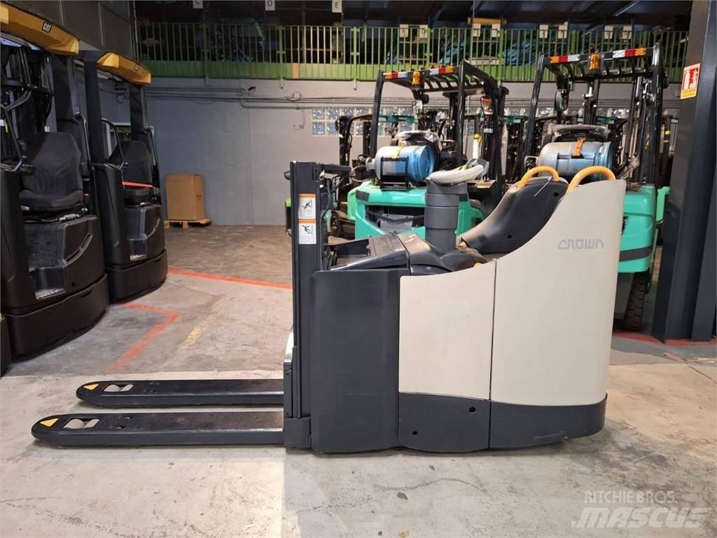 Crown DT3040 Savaeigiai rietuvai