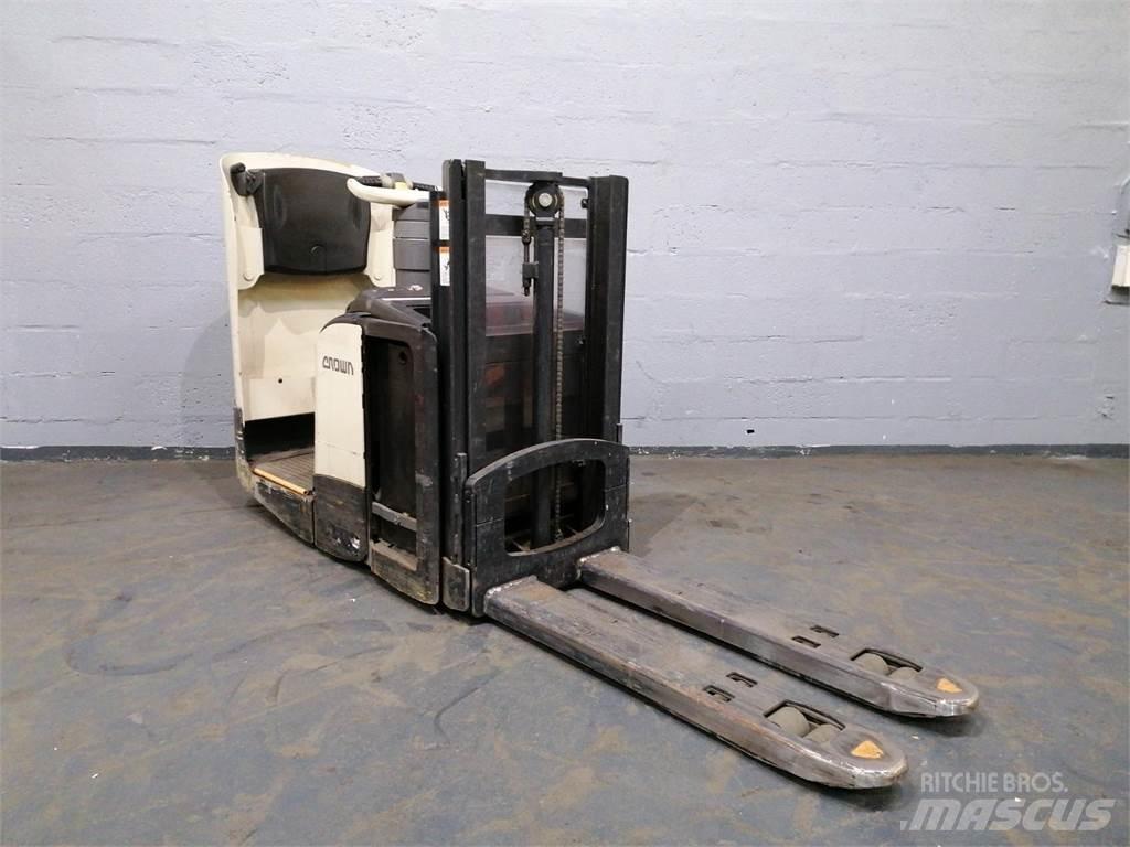 Crown DT3040 Savaeigiai rietuvai
