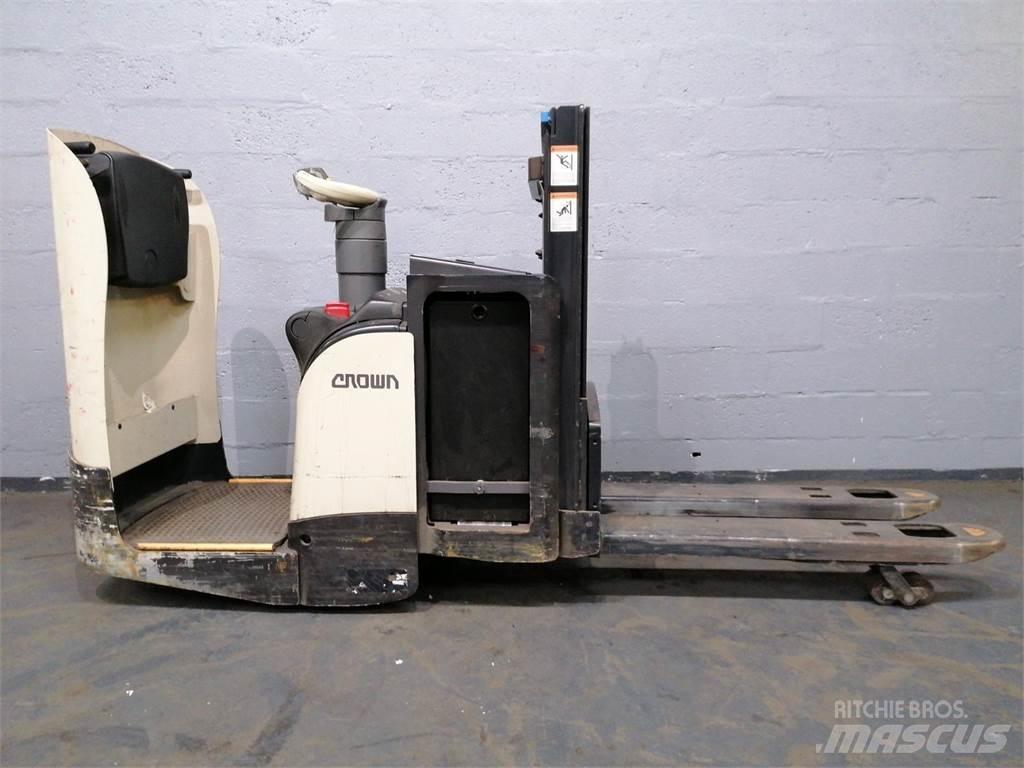 Crown DT3040 Savaeigiai rietuvai