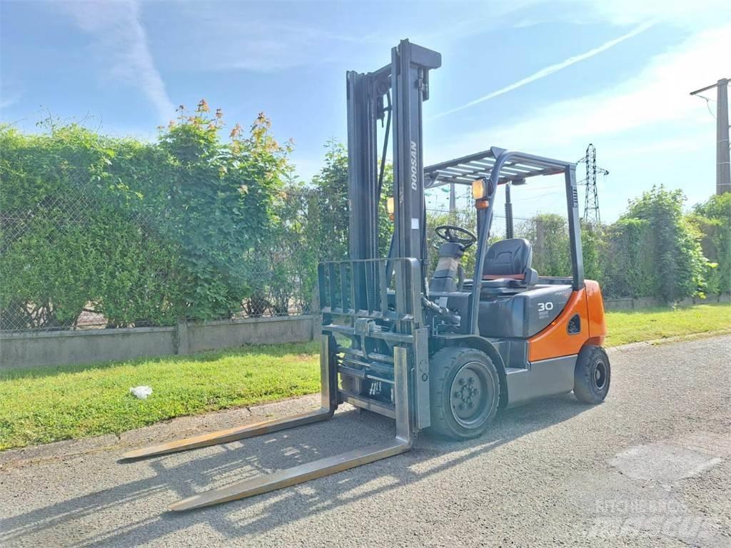 Doosan D30S 5 Šakiniai krautuvai - Kita