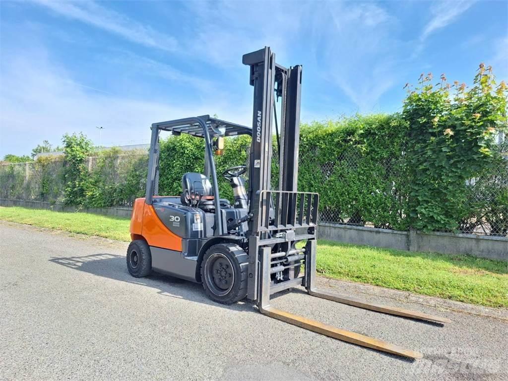 Doosan D30S 5 Šakiniai krautuvai - Kita
