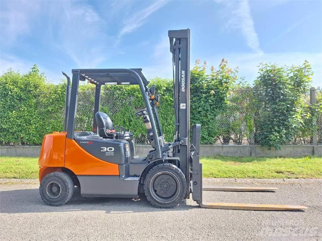 Doosan D30S 5 Šakiniai krautuvai - Kita