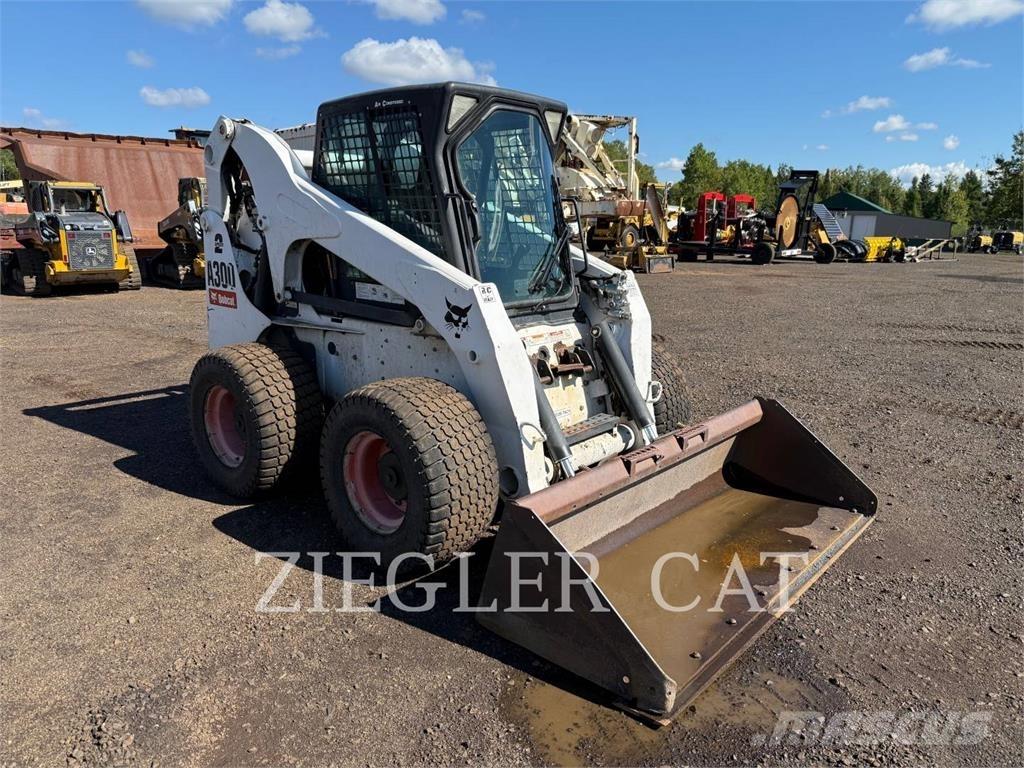 Bobcat A300 Krautuvai su šoniniu pasukimu