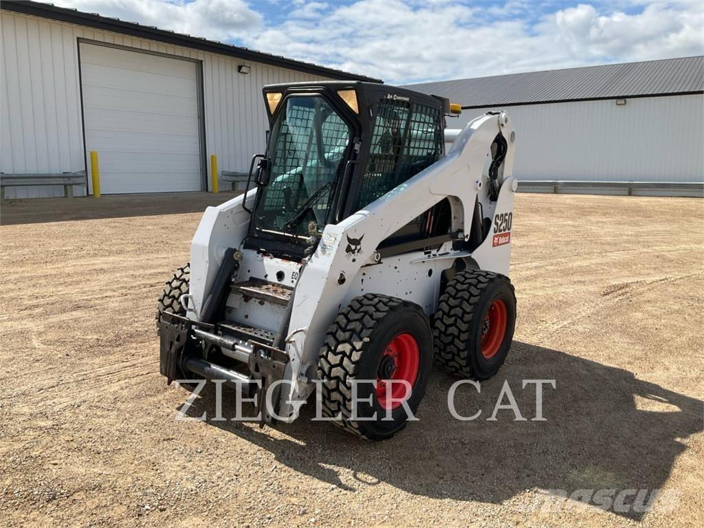 Bobcat S250 Krautuvai su šoniniu pasukimu
