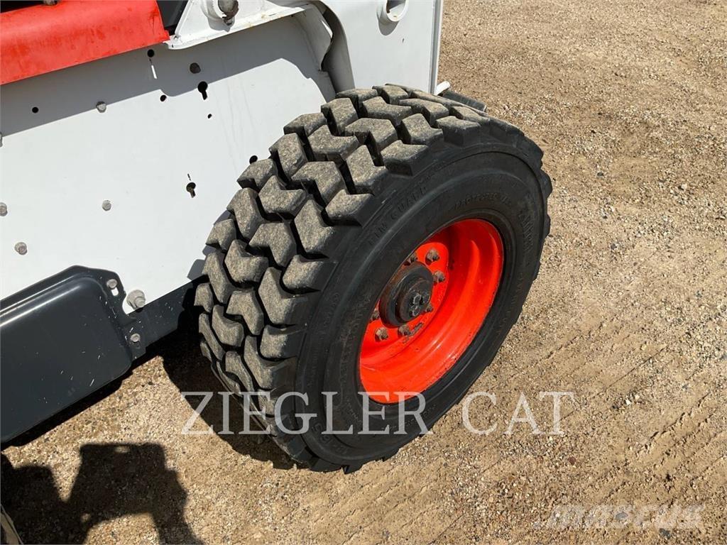 Bobcat S250 Krautuvai su šoniniu pasukimu