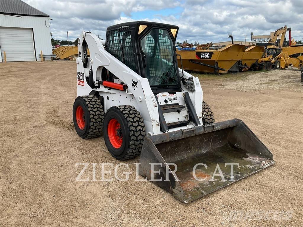 Bobcat S250 Krautuvai su šoniniu pasukimu