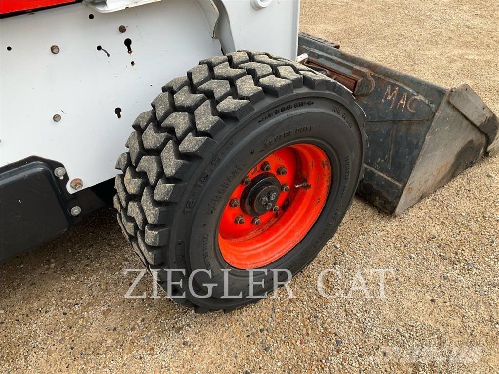 Bobcat S250 Krautuvai su šoniniu pasukimu