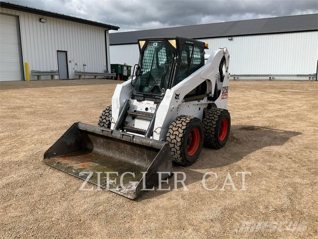 Bobcat S250 Krautuvai su šoniniu pasukimu