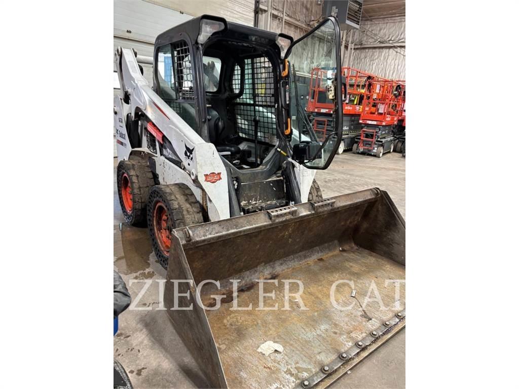 Bobcat S530 Krautuvai su šoniniu pasukimu