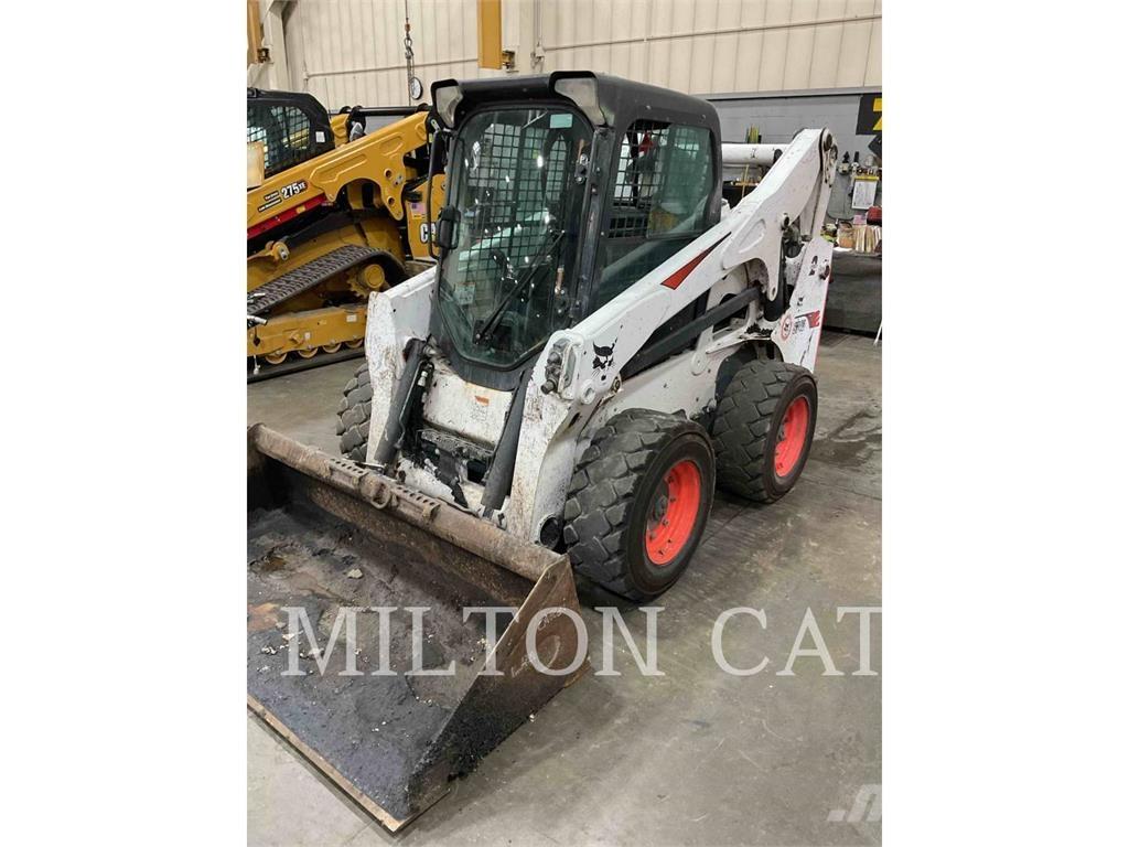 Bobcat S740 Krautuvai su šoniniu pasukimu